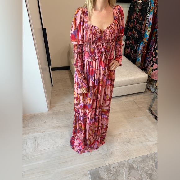 Farm Rio: WILD HORSES ROSE SMOCKED
SLEEVE MAXI DRESS - Picture 5 of 12